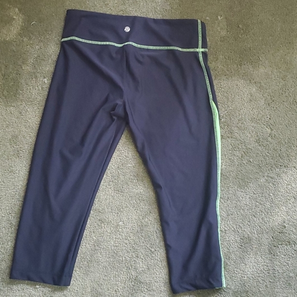 Cropped Color Block Leggins - Picture 2 of 4